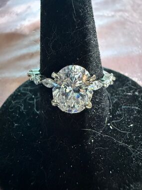 Beautiful oval cut CZ ring